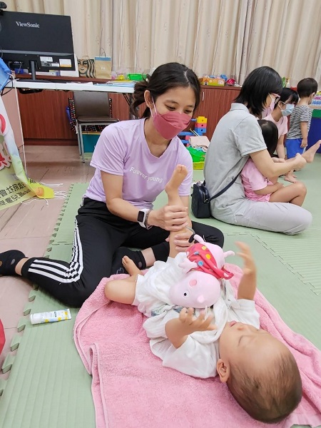 「揉軟甜蜜，心更靠近」幼兒親子按摩講座 親子按摩好處多 仁武寶貝動起來1