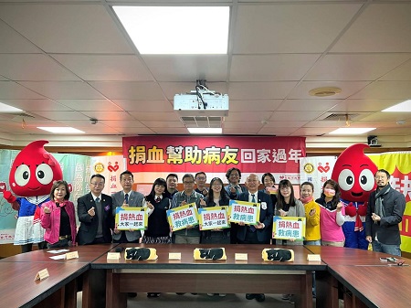 【挽袖捐血 幫助病友回家過年】南台灣醫療用血庫存全面紅色警戒，患者憂無血可輸1