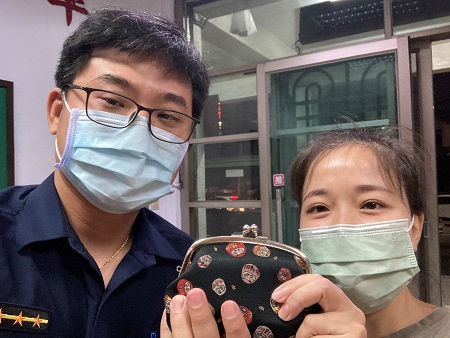女子遺失零錢包，警依循商店會員卡找尋其人