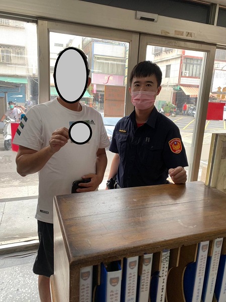 投票粗心掉證件，小港警查電話速通知1