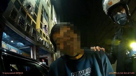 男子與友南下遊玩卻意外遭查獲毒品 喊冤：「那不是我的！」1