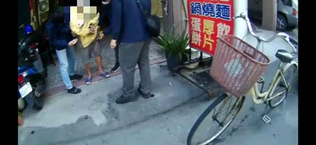 騎鐵馬誤導警方係當地居民 通緝犯欲吃早餐反被警逮捕1