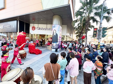 Global Mall屏東市春節湧人潮、買氣 業績大增30% 搶年後收心療癒商機 推三大限定好康 美食5折起、上班服飾7折起1