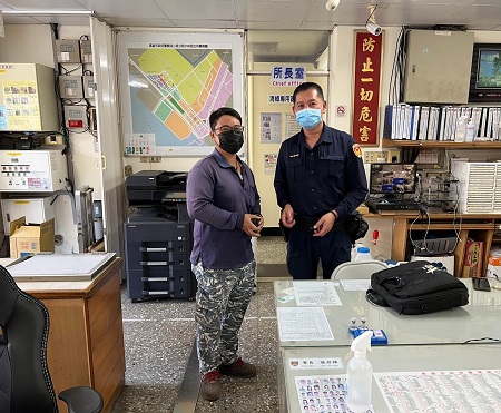 民眾粗心掉皮夾，警撥客服速通知
