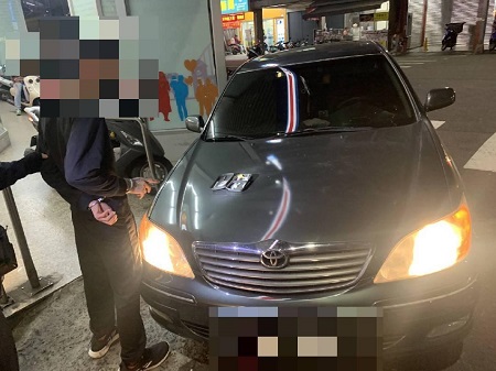 違停買飲料遇盤查，男子強裝鎮定仍遭識破持毒遭送辦！1