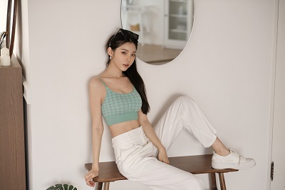 EASY SHOP_「Banana Pie_經典格紋BRA TOP針織背心」新品上市 簡約中流露高質感美得太犯規6