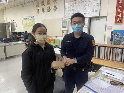 「失落的皮夾」，員警鼓勵悵惘女大生再出發