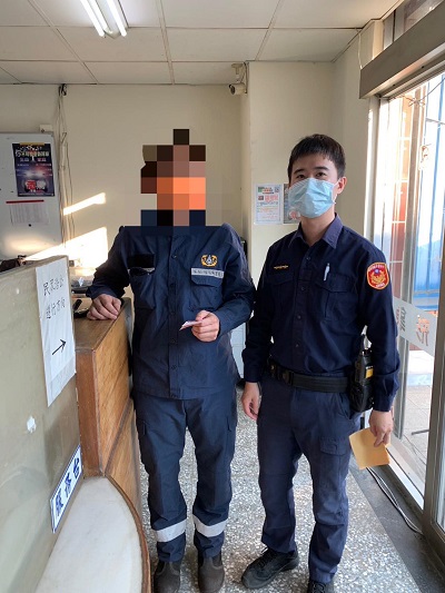 拾金不昧送警局，隔月喜獲零用金1