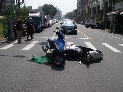 未達中心線即轉彎 亂騎成習慣
