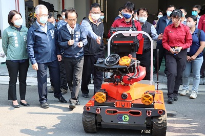 林欽榮視察消防機器人救災運用操演 運用智慧科技提升救災量能 減少消防人員曝露高危險場域1