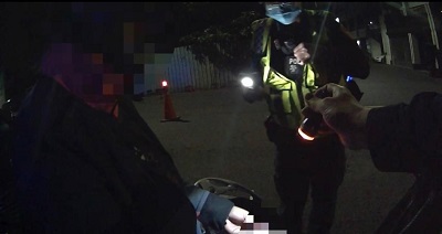 藏毒女神情慌張引警方懷疑 警盤檢查獲毒品與通緝犯1