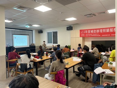 讓長輩「樂」來越快樂 高市勞工局照服員訓練班助他開啟輔療契機1