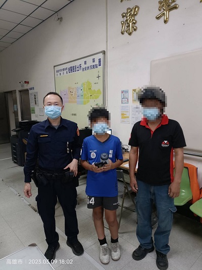 駕車外出不慎遺失手機，警見未接來電速發還