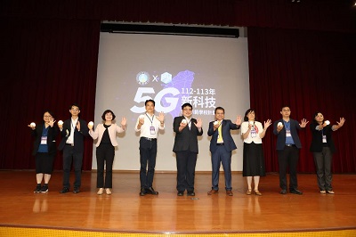 高雄大學 參與推動「5G新科技學習示範學校計畫」正式啟動 未來前進國教端 深化VR與教育元宇宙1