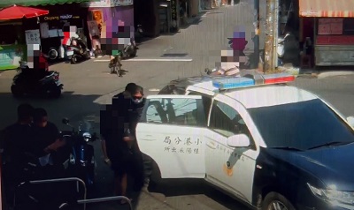 女通緝犯躲超商，仍遭警逮捕歸案1