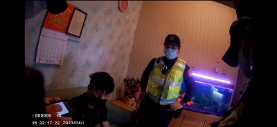 小港警拚治安 清明連假執行專案臨檢 查獲毒品通緝犯和2逃逸移工1
