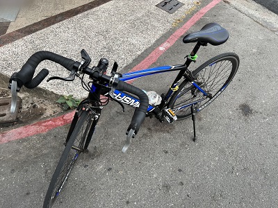 年輕賊偷冷氣機途中遭人發現，逃之夭夭