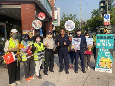 拒絕行人地獄，不禮讓行人重罰6000元，小港警分局長親至學童下課路口宣導