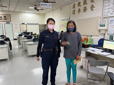 民眾領錢後遺落錢包，警憑工作紀錄速發還