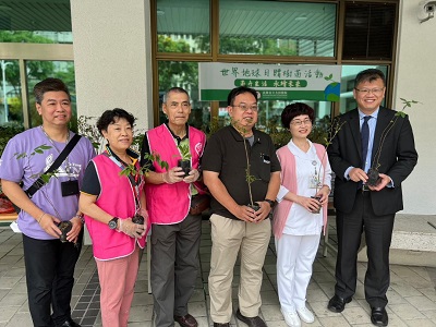 苗卉生活 永續未來 大同醫院響應世界地球日舉辦贈樹苗活動1