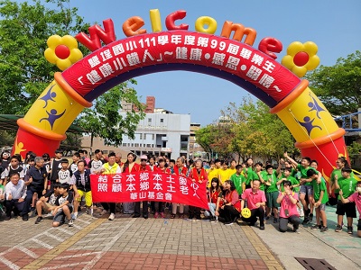 鹽埕國小健康小鐵人 為愛公益助華山孤老1