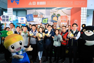 「夏祭新鮮市」專屬農產品牌 陳其邁化身最強推銷員 邀請民眾一同品嚐高雄新鮮水果及農產1