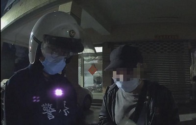 夜間出沒廢棄三合院 仁武警察覺貓膩 查獲侵佔通緝犯歸案