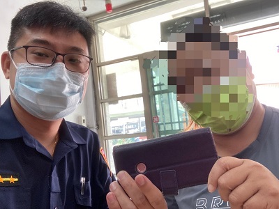 居家照護員遺失手機，警找到居家中心電話而通知領取