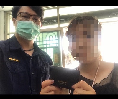 日籍女子遺失皮夾，熱心警尋皮夾內線索通知領取