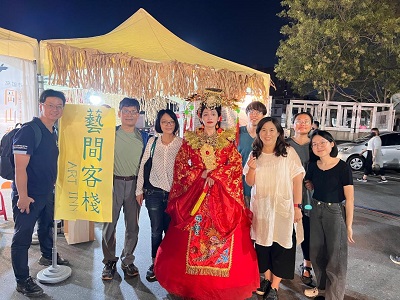 碩士班研究生籃籗會擺攤「藝間客棧」 cosplay媽祖、重演搭加里揚之戰 用藝術轉譯岡山典故與民眾交心1