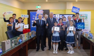 花蓮縣政府推動「生生用平板」專案 合作簽署儀式暨教材示範1