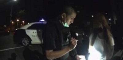 闖紅燈拒警盤查飛車逃逸 通緝犯失控自撞露餡並遭查獲毒品送辦