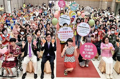 頒發「母親節美力媽媽」獎項 陳其邁感謝母親們辛勞付出1