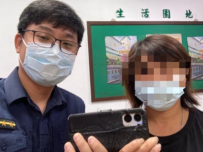 熱心民眾拾獲手機，警依尋手機內資訊連繫失主