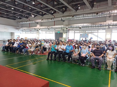 給不設限的自己掌聲 音樂系房仲自高市職訓班結訓考得水電證照1