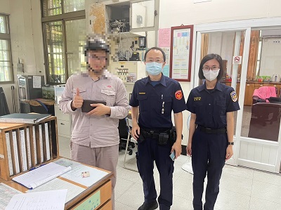 駕車不慎遺落錢包，警方循線通知失主前來領回