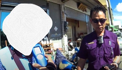 駕駛遭警攔查，秒答 死 我輸