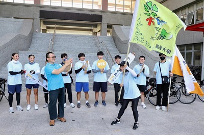 高雄大學「單車環島公益服務隊」誓師授旗 學生「騎」訪全台 實踐SDGs 鏈結社會2