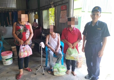 善心枋警結合慈善團體關懷弱勢家庭1