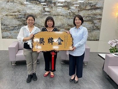 四重溪休閒農業區伴手商品出國比賽得金牌 屏東縣長頒匾祝賀2