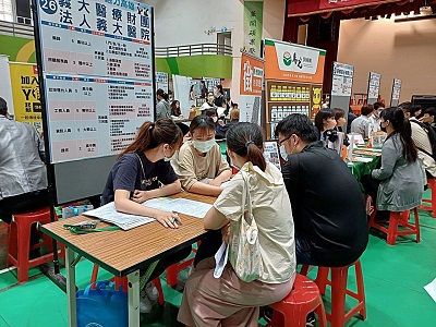 結合南科高雄園區工作機會 北高雄徵才活動 岡山農工熱鬧登場1