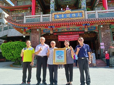苓雅區公所攜手高雄關帝廟及台灣電力股份有限公司，發放低收入戶及邊緣家戶民生物資1