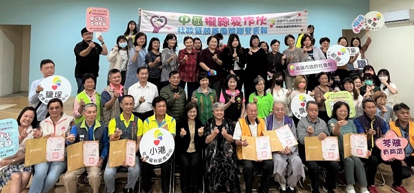 「攏總愛作伙」點亮未來! 高市社福中心媒合各界愛心 募348萬助弱勢家庭度難關1