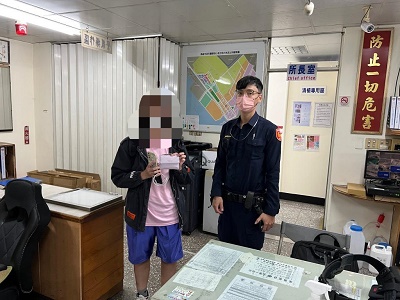 學生粗心掉皮夾，聯繫教官速通知