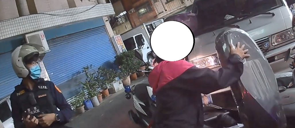 惡習難改，酒駕累犯載小孩遭警攔查情勒失敗又拒測