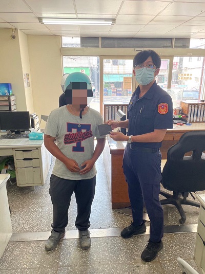 運將熱心送手機，警接來電尋失主