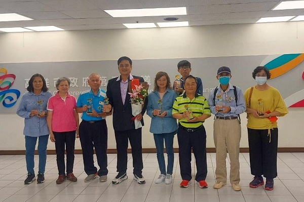 高雄市 112 年孝行獎頒獎典禮 選出 10 組孝行楷模1