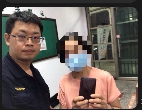 婦人遺失長夾，熱心警至住處聯繫發還