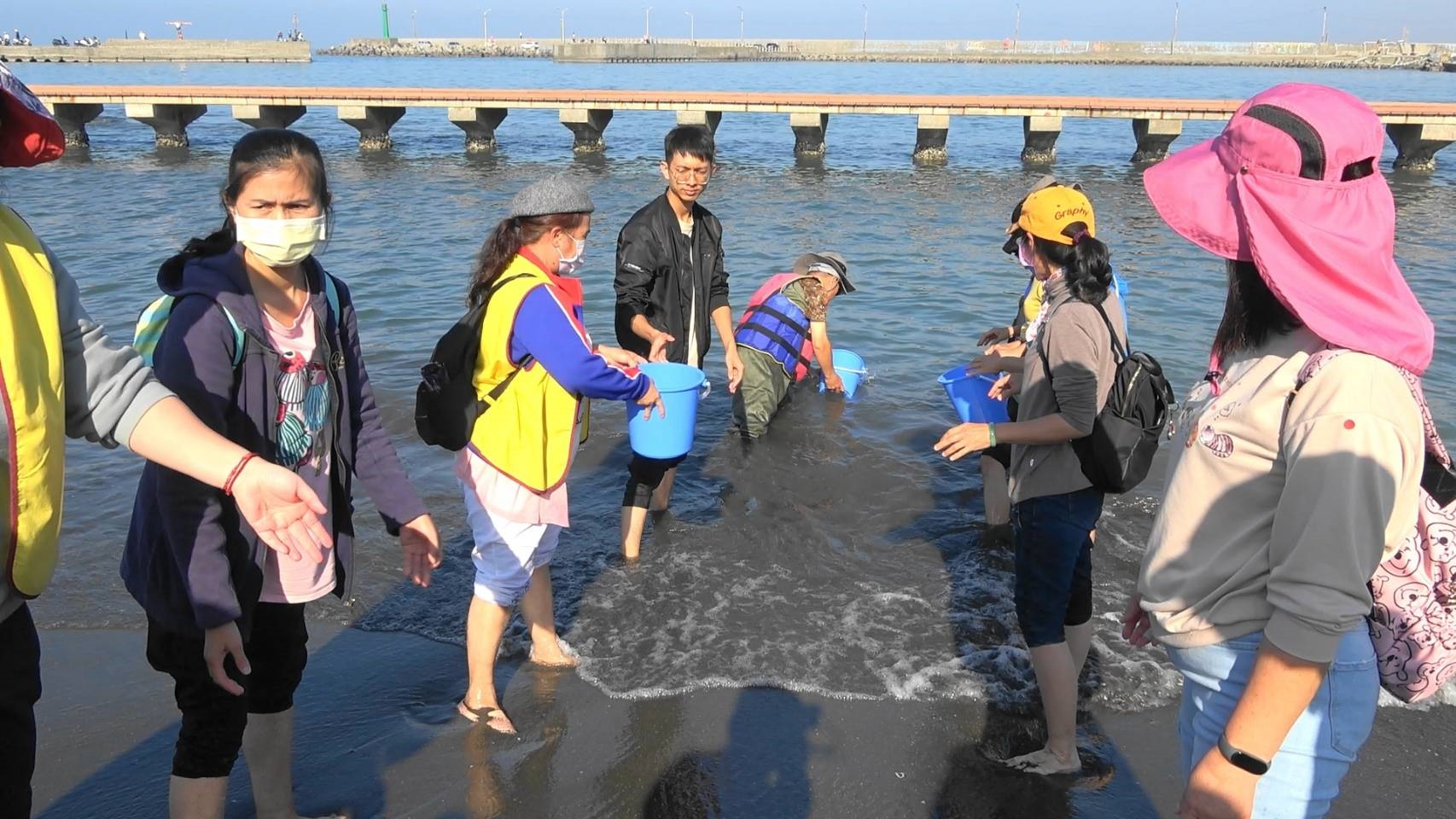 正確放流!讓專業的來! 水產動物海域放流自113年1月1日起需由符合規定權責人員執行！1