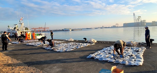 海巡署破獲史上最大宗大麻走私1381公斤 蒙古籍油輪運毒 總市價高達新臺幣35億元1